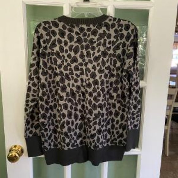 Isaac Mizrahi Gray Leopard Sweater - Picture 2 of 3
